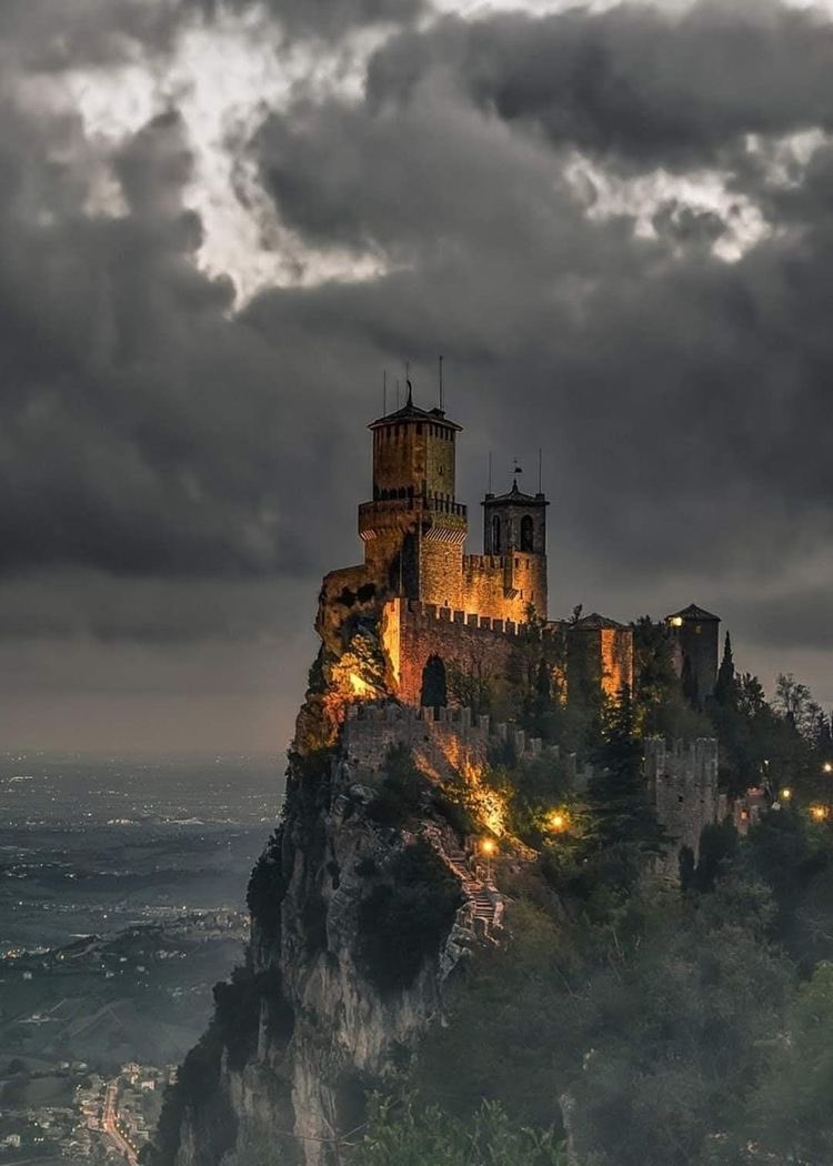 Guaita Tower, San Marino.jpg