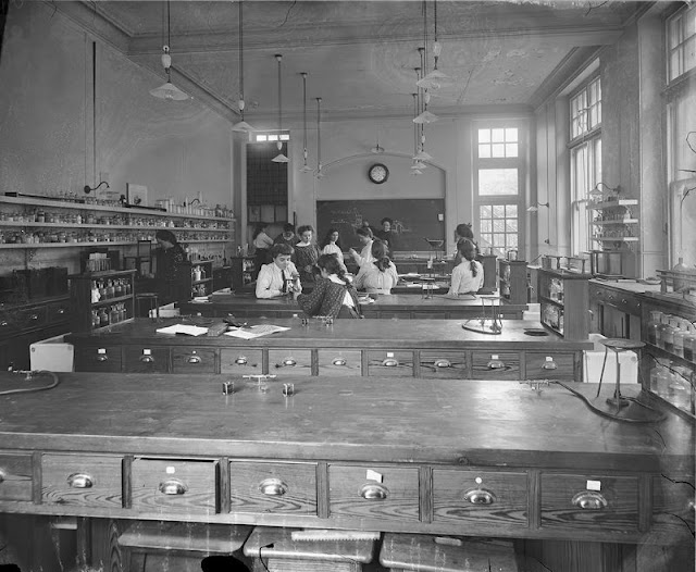 Clifton High School for Girls, Laboratory, June 11, 1908.jpeg