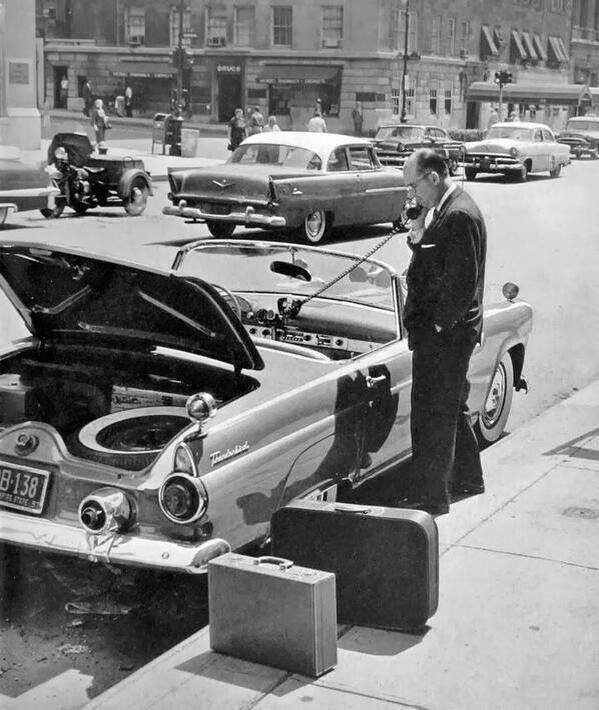 Car phone in 1959. This guy is balling.png