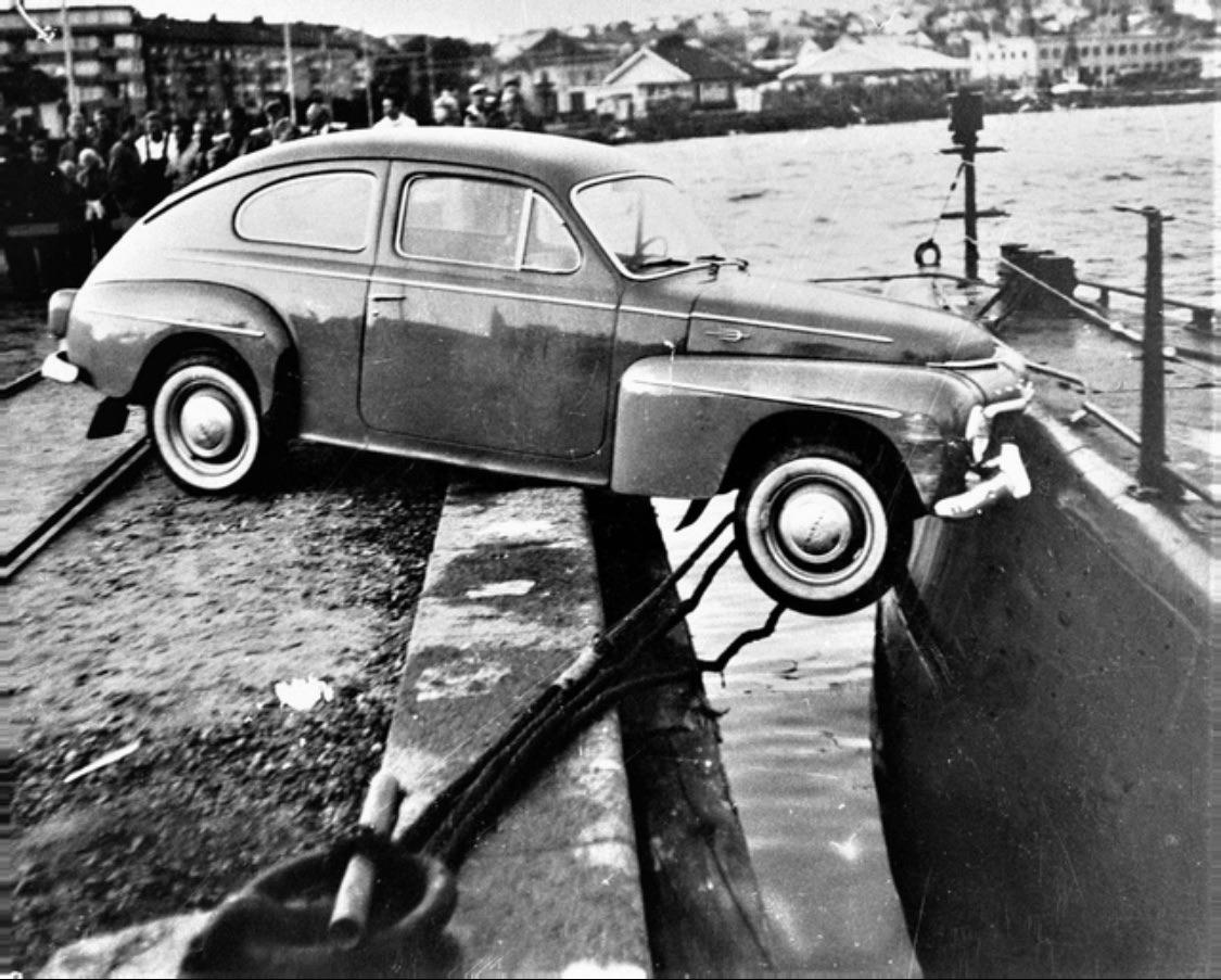 A Volvo PV544 crashed into a docked submarine in Lysekil, Sweden, August 1961.jpg