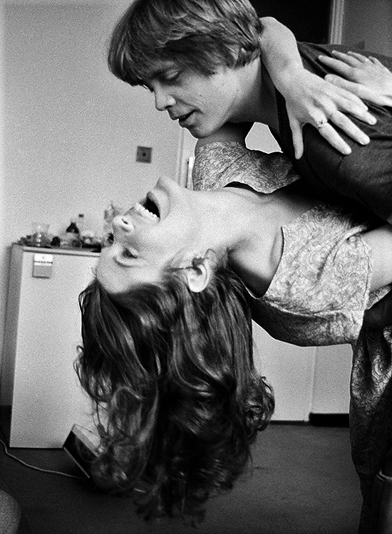 Mark Hamill and Carrie Fisher (1979).png