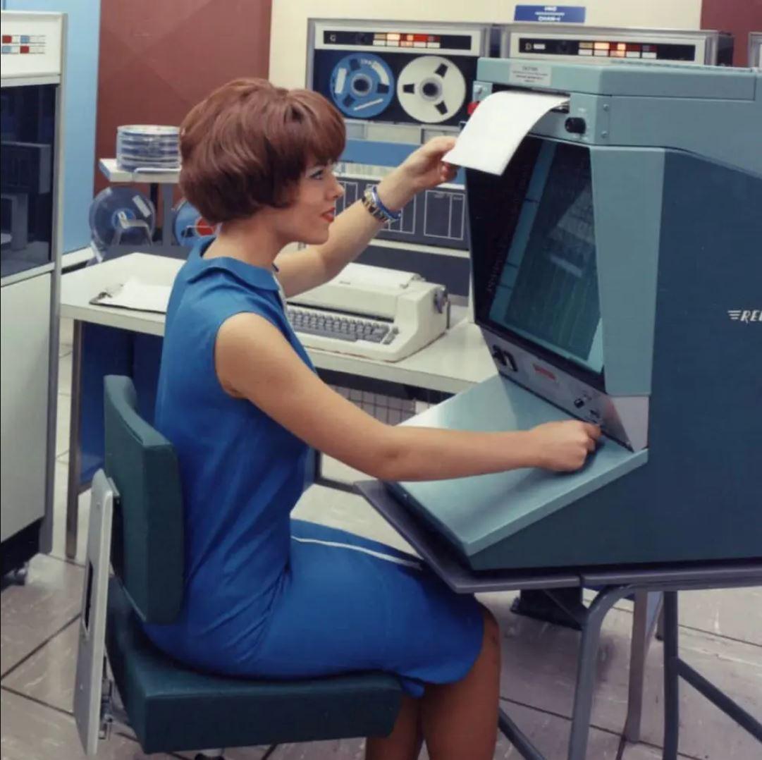 Vintage computer office model - 1960s.jpg