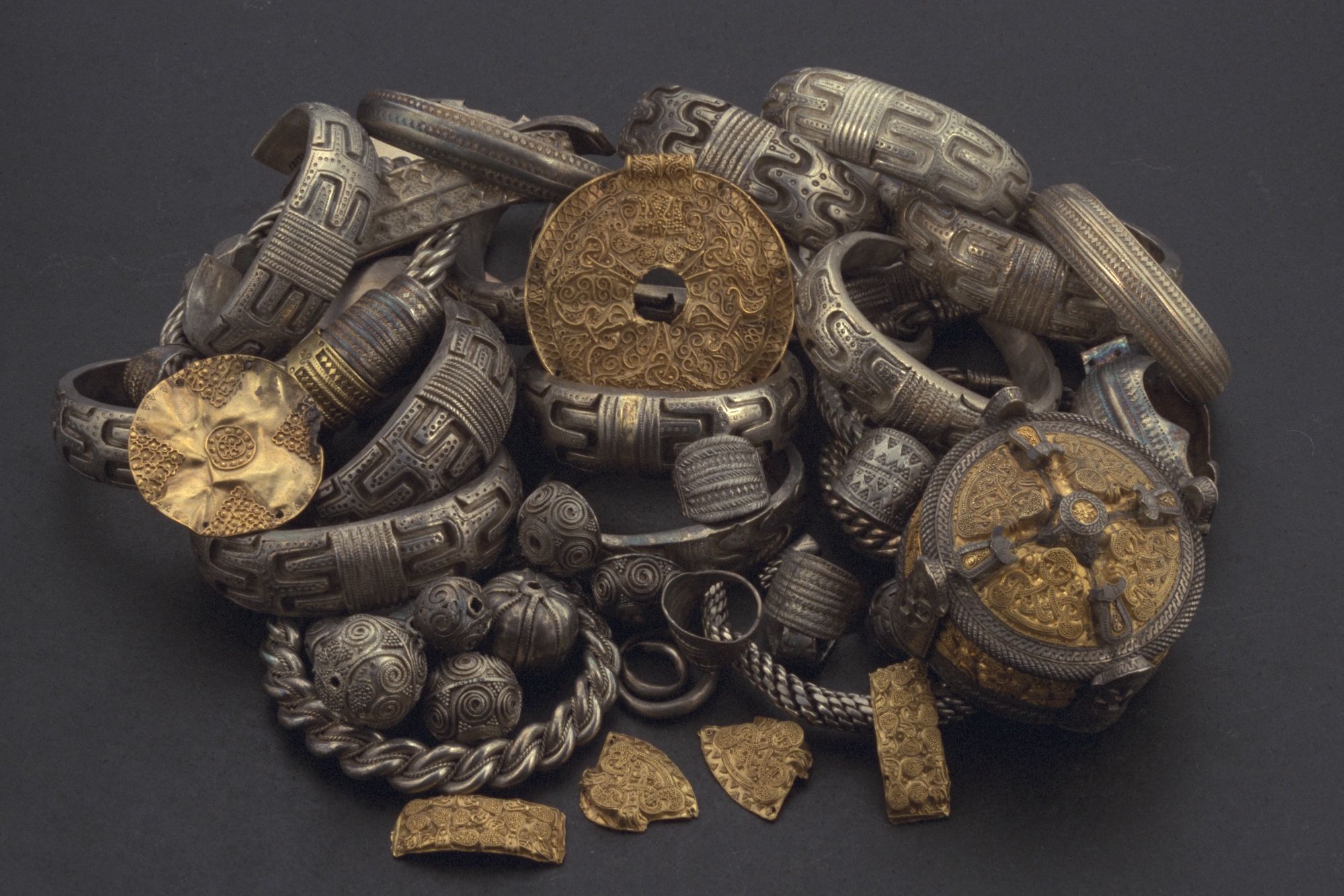 Viking jewelry found in Grötlingbo Parish, Gotland, Sweden.jpg