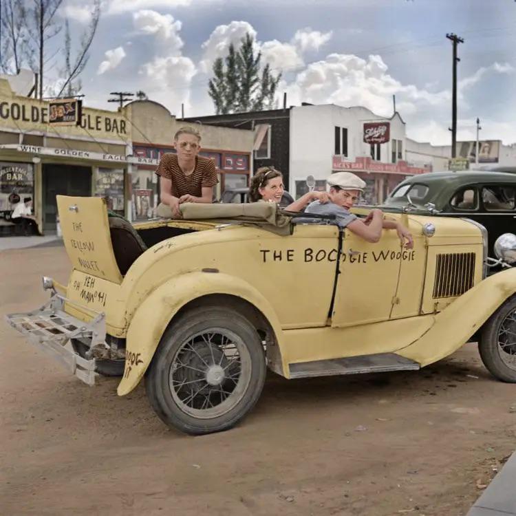 Young folks cruisin’, Belle Glade, Florida, June 1940.jpg