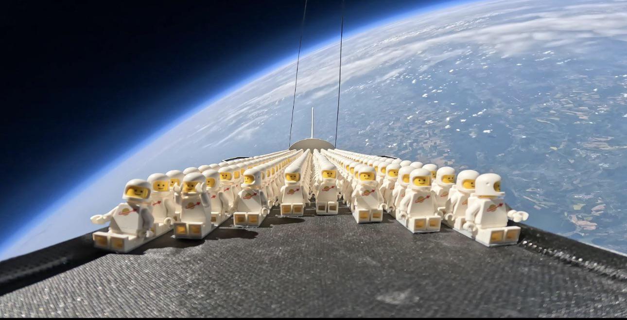 LEGO sent 1000 astronauts on stratospheric balloon in a mini space-shuttle.jpg