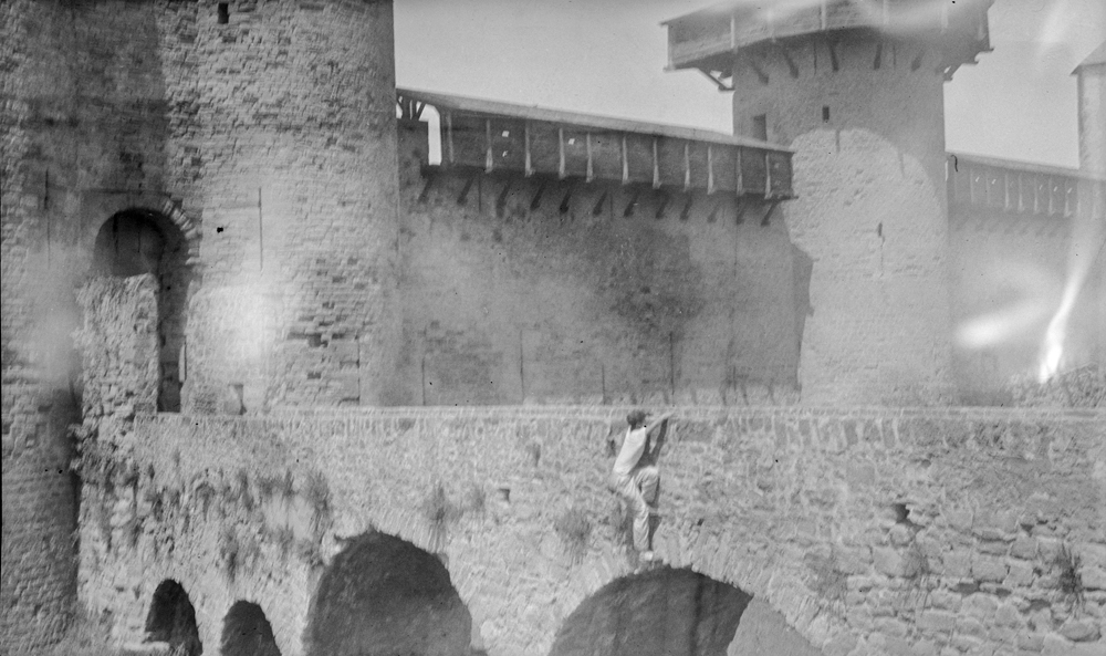 John F. Kennedy at Carcassonne, France, July 29, 1937.jpg