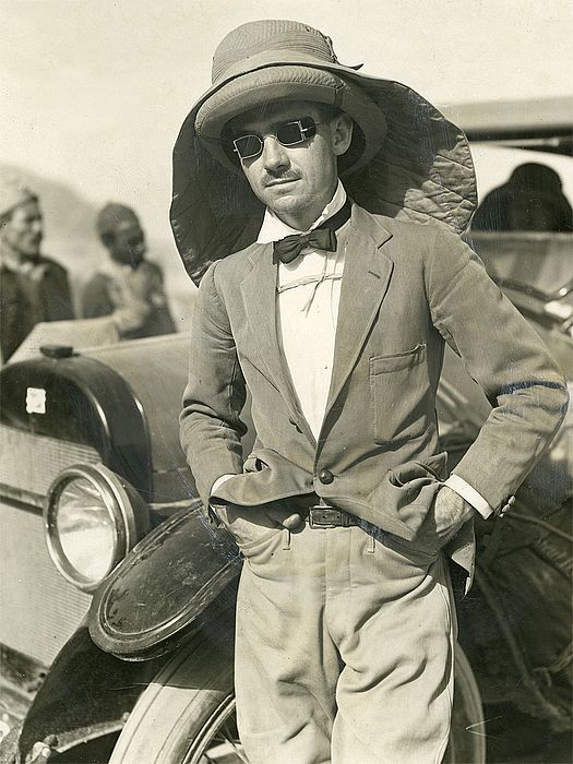 Lowell Thomas, 1923 Afghanistan with his Buick Six tourer.jpg