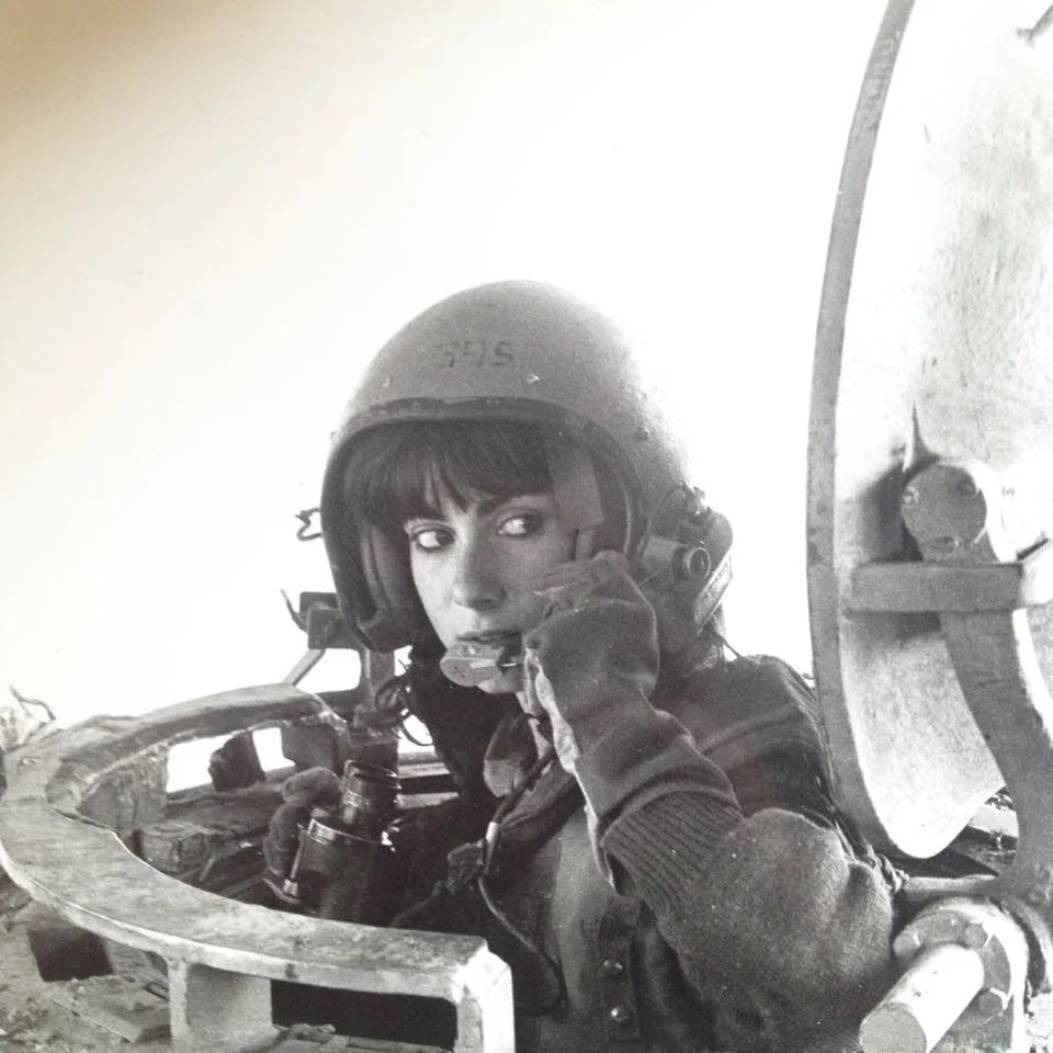 Israeli tank instructor in a Sho't, the Centurion tank armed with 105 mm L7, 1984.jpg