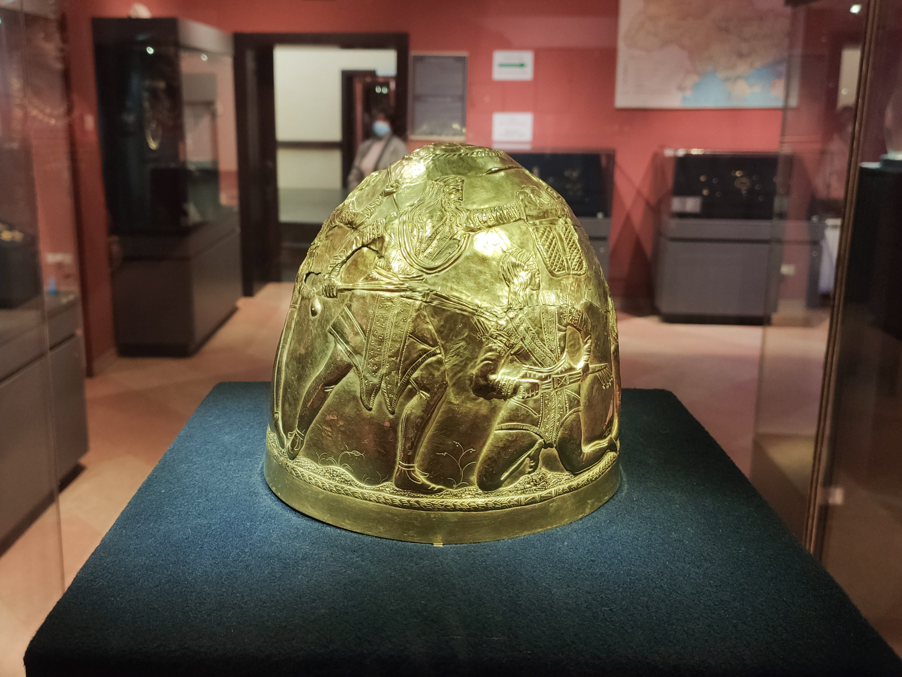 Scythian golden helmet. National Museum of the History of Ukraine.jpg