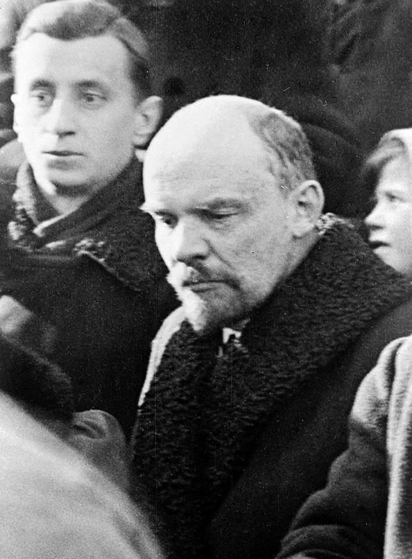Vladimir Lenin grieves at the funeral of his colleague and husband of his elder sister Mark Elizarov . Petrograd , 1919.jpg