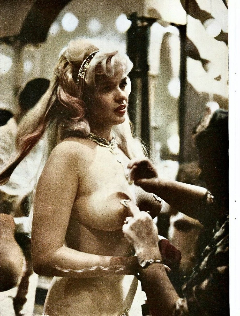 Jayne Mansfield in Las Vegas behind the scene (1950s).jpg