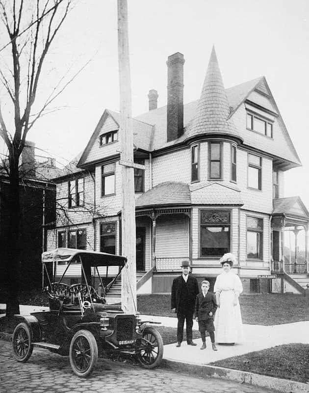 An American family in front of their home, early 1900s.jpg