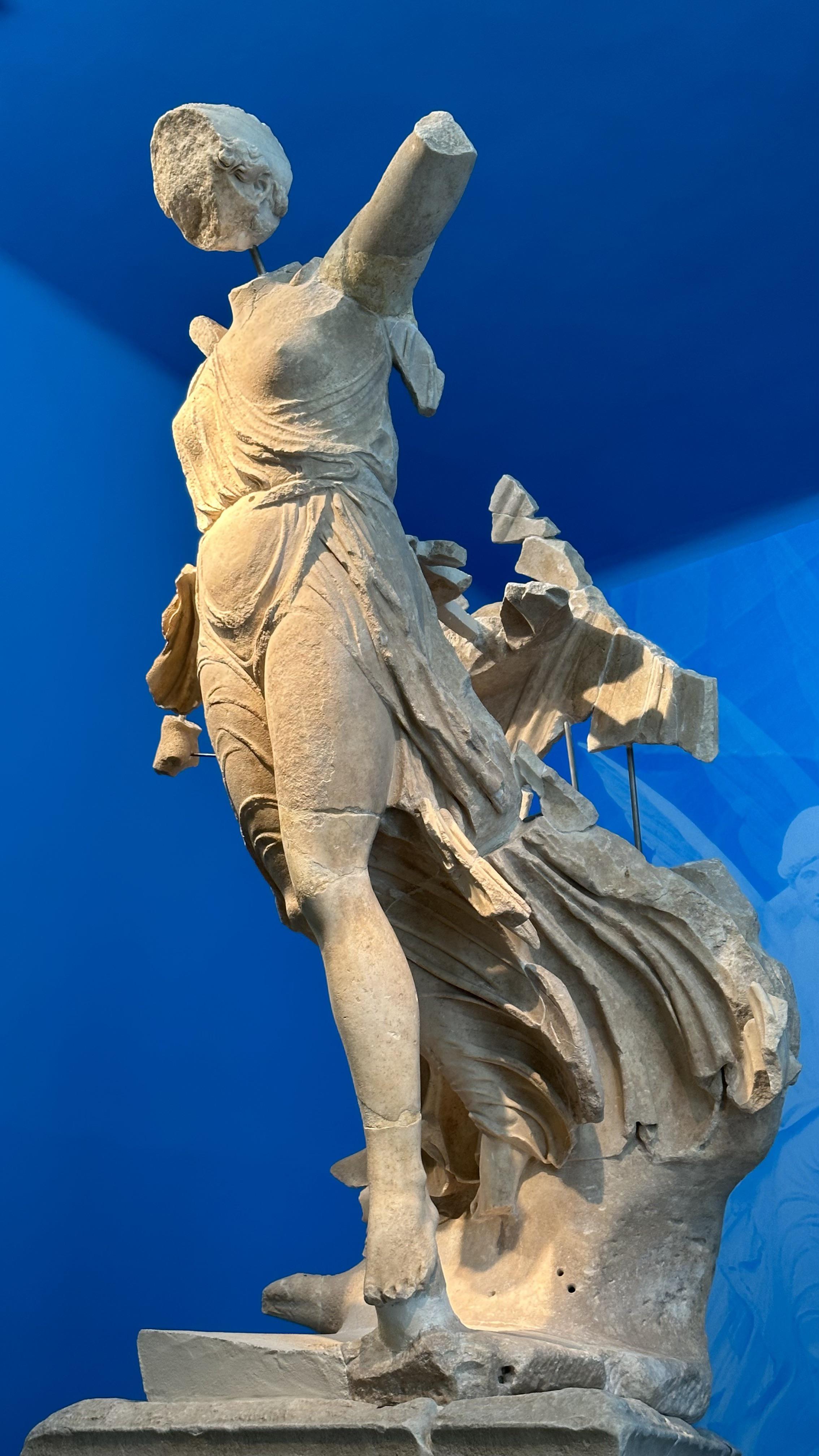 Nike of Paeonios, 421 BC.jpg
