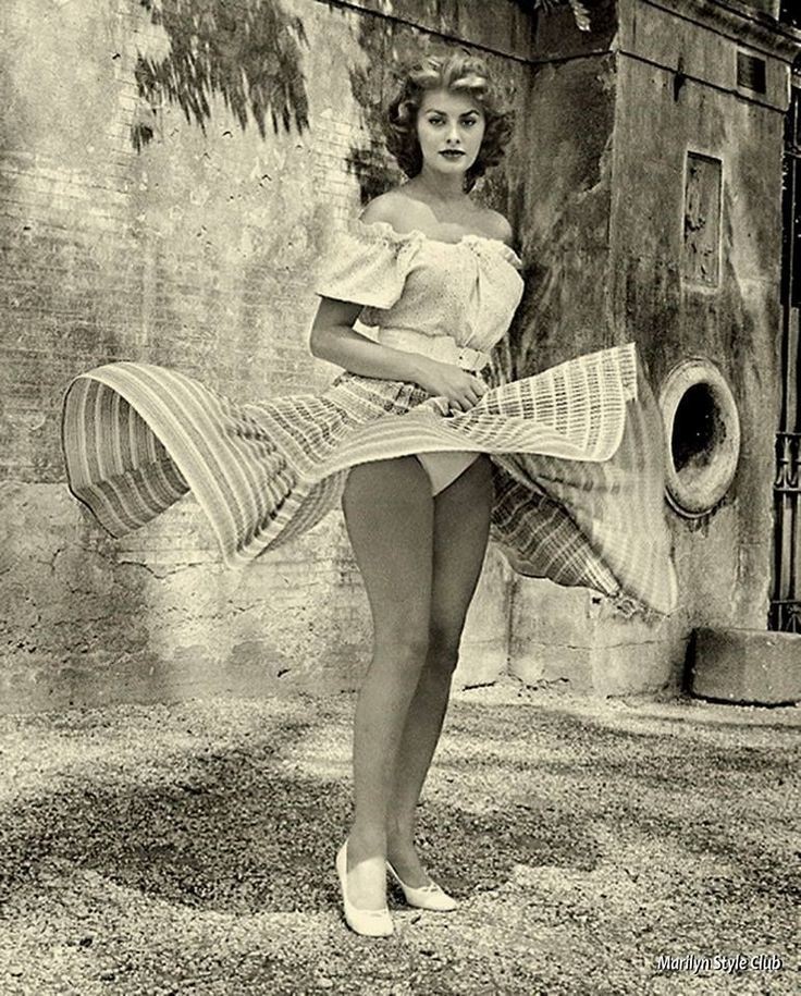 Sophia Loren in Rome, 1955.jpg