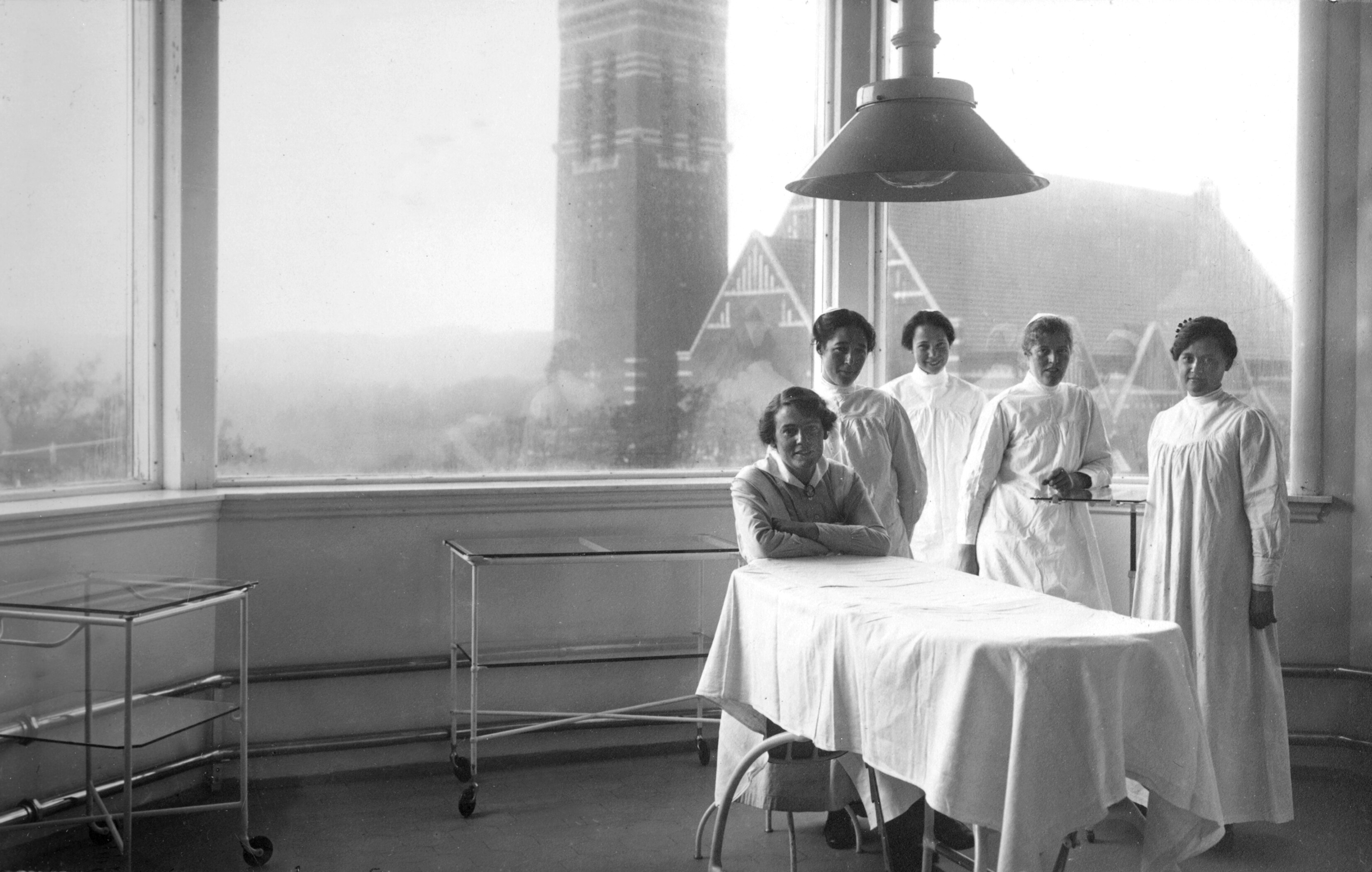 nurses in the operating theater of the Gothenburg children's hospital. Gothenburg, Sweden in the 1920's.jpg