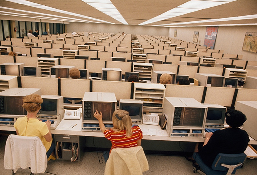 Eastern Airlines reservation center, Miami 1970.jpg