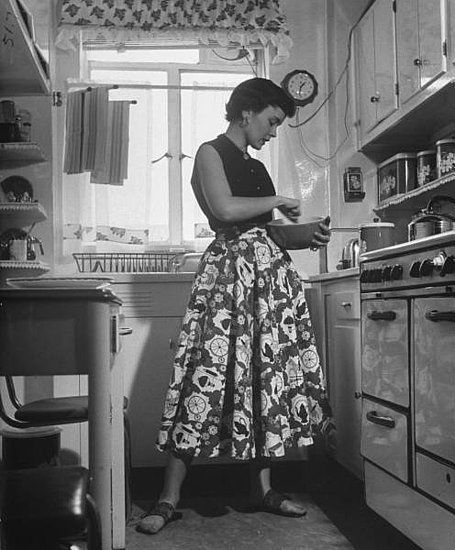 Cooking dinner in 1950, photo by Nina Leen.jpg