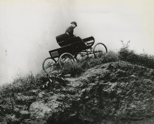 Roy D. Chapin’s 820-mile drive, from Detroit to New York, in an Oldsmobile in 1901.jpg