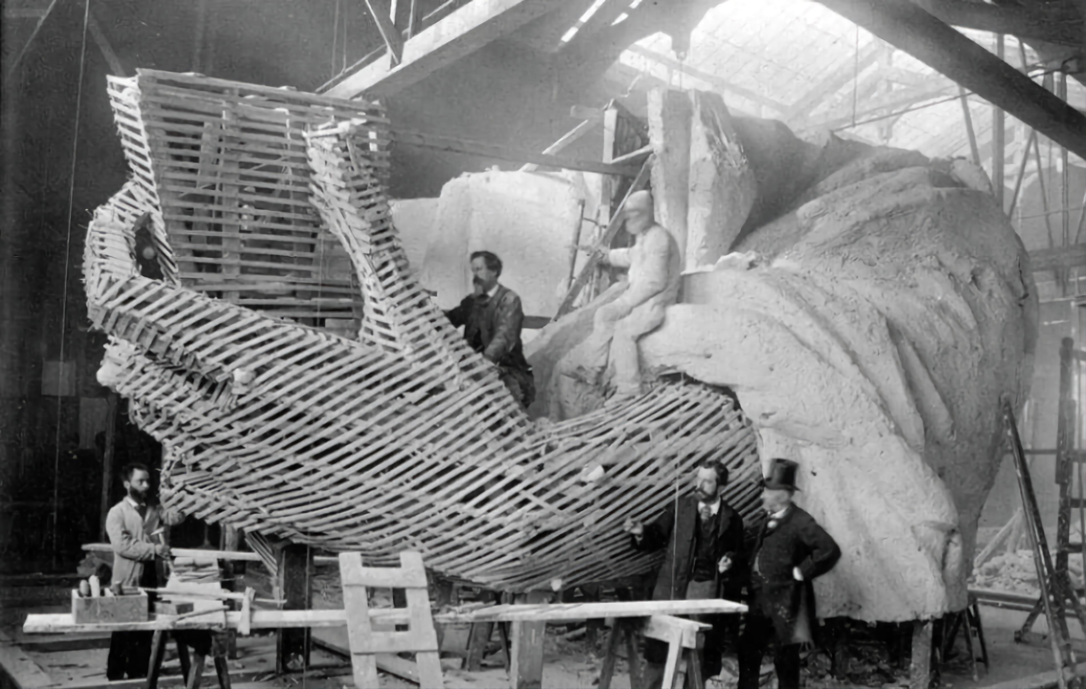 Constructing the Left Hand of the Statue of Liberty 1883.jpg