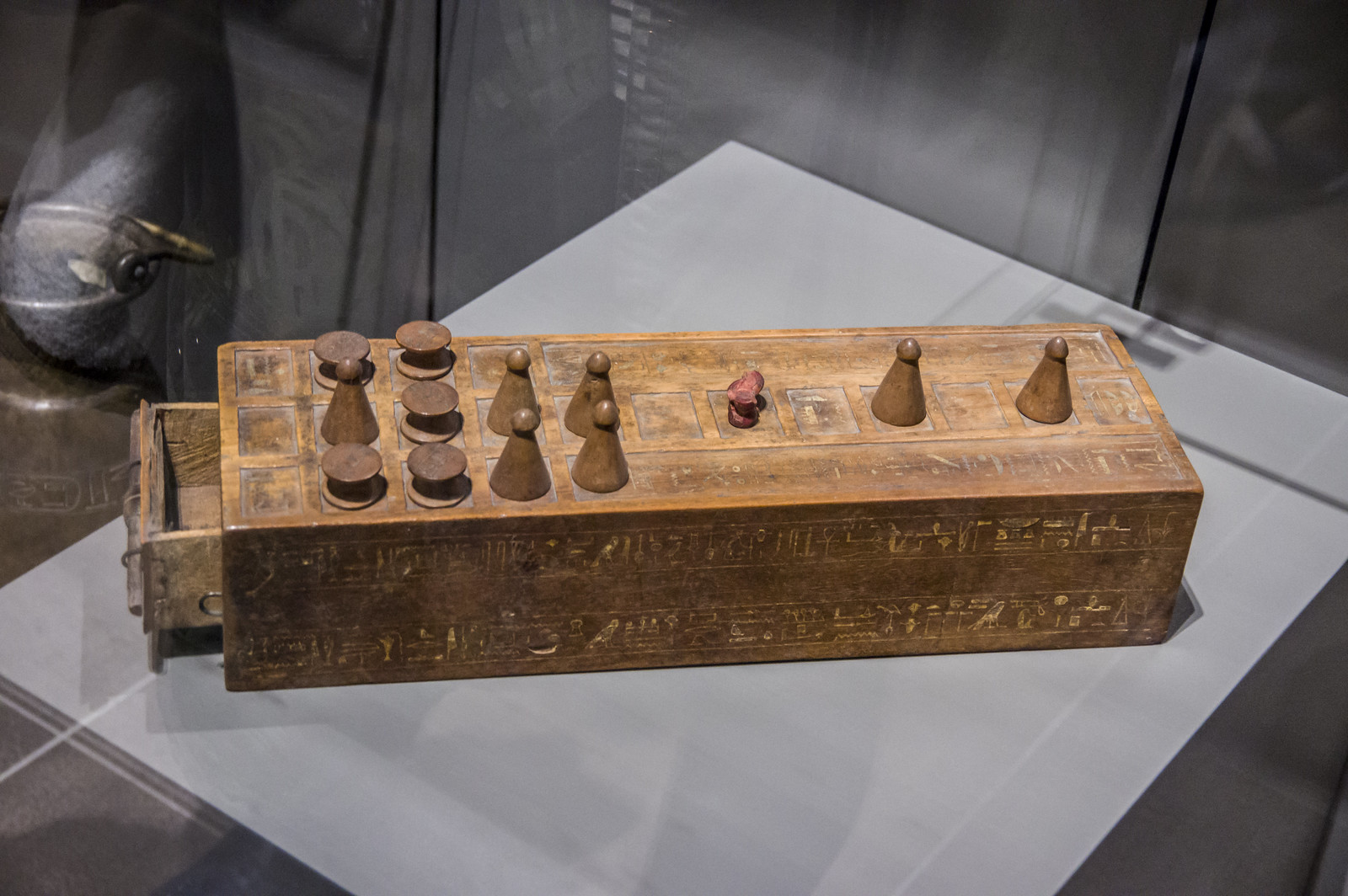 Wooden double gameboard with gaming pieces; Senet and game of twenty. Egypt, Deir el Medina. 18th dynasty, 1425–1353 BCE. Now in Egizio museum, Turin.jpg