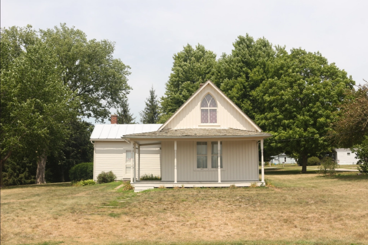 The Dibble family house built in 1881 in the town of Eldon, Iowa. Made famous by Grant Wood's iconic 1930 painting, American Gothic.png