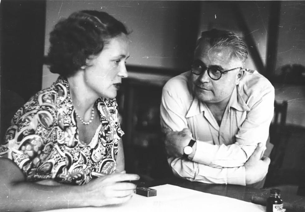 Vladimir_Petrov_and_Evdokia_Petrov_inside_safe_house.1954.jpg