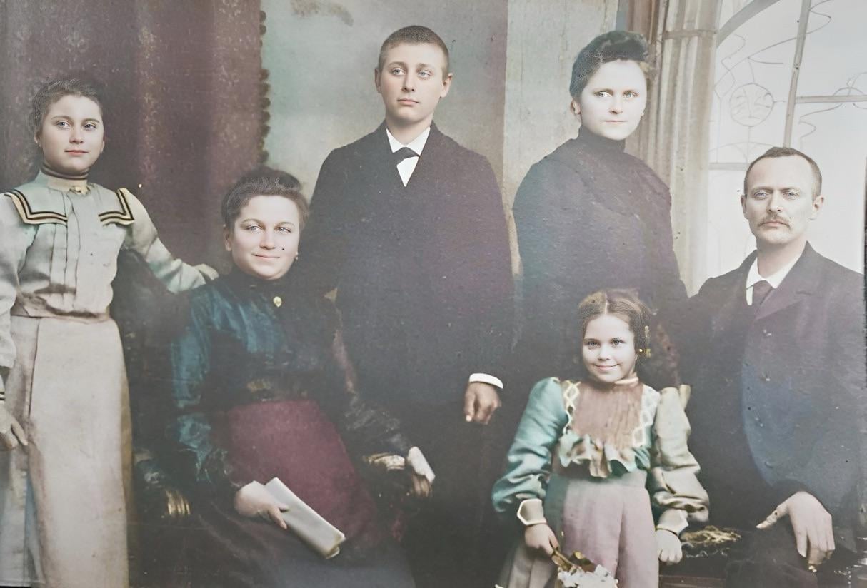 My teenage Grandfather in the middle. 1890s-1910. Bern, Switzerland.jpg