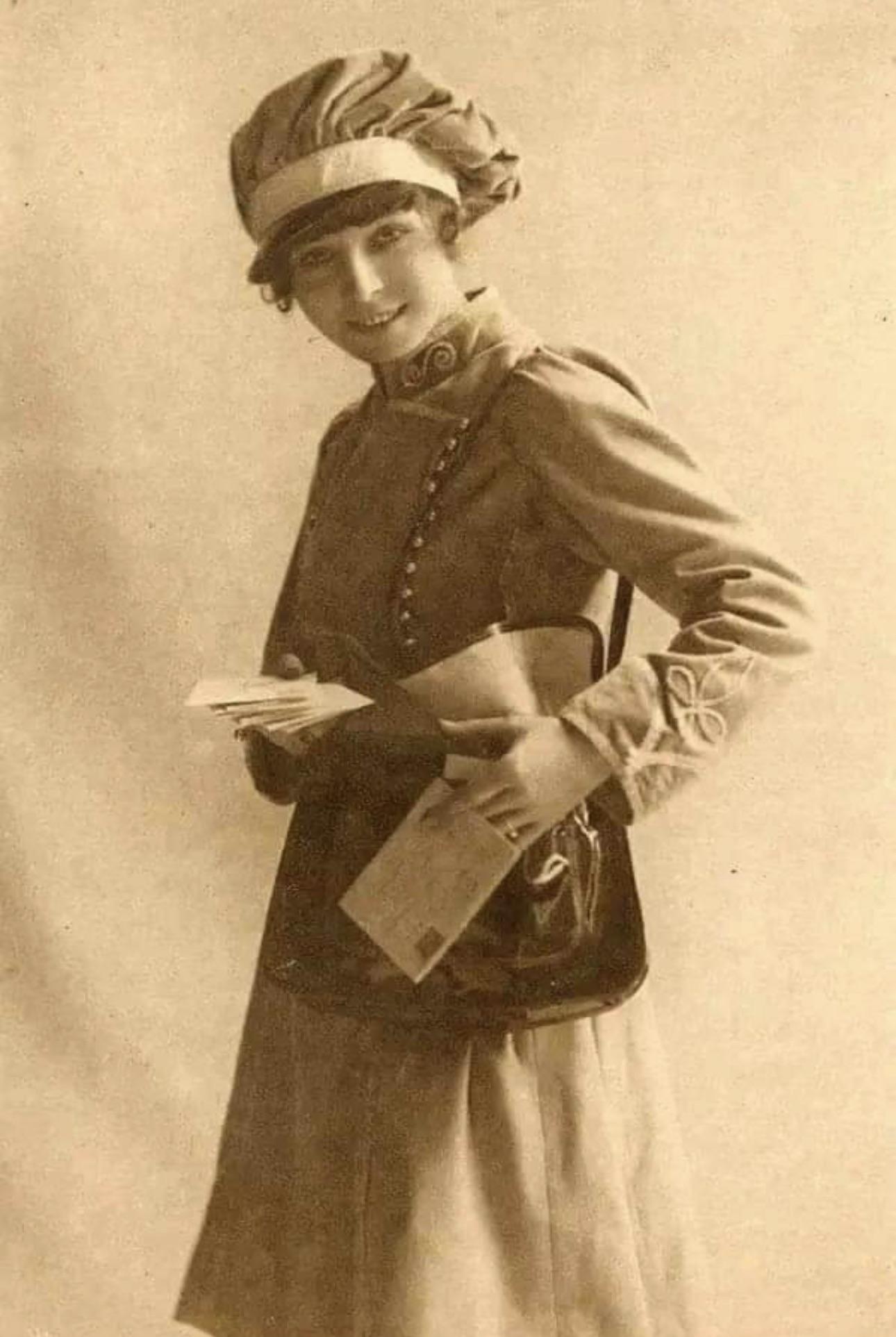 A Postwoman in 1911.jpg