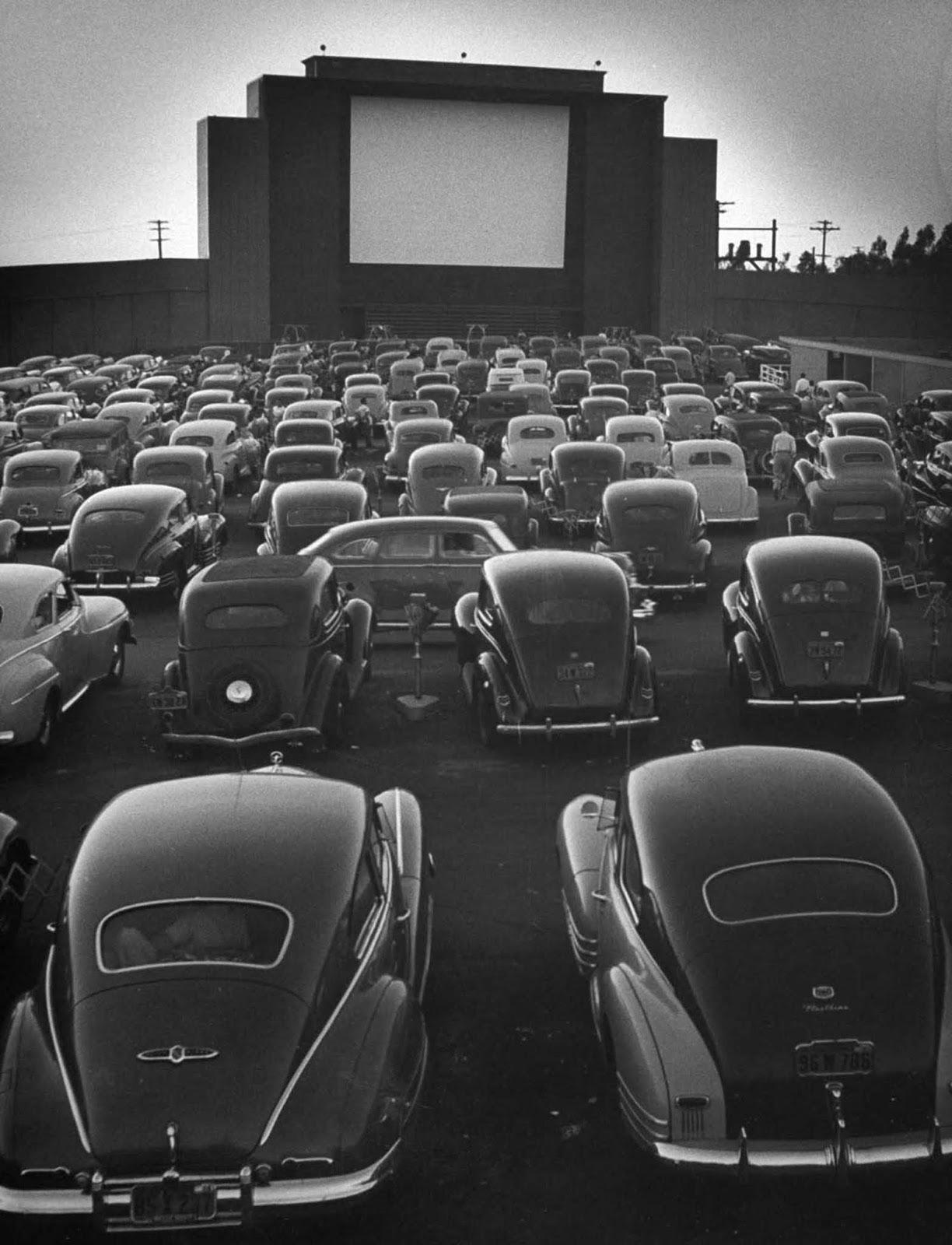 Rancho Drive-In Theater (1948).jpg