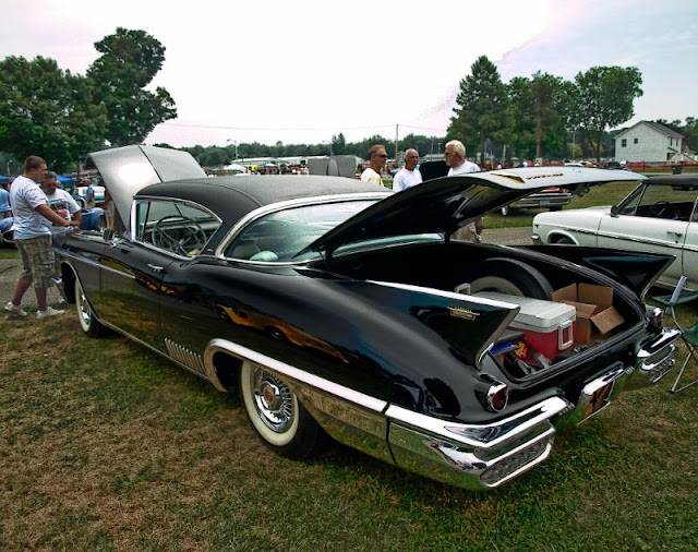 1958-cadillac-eldorado-biarritz-9.jpeg
