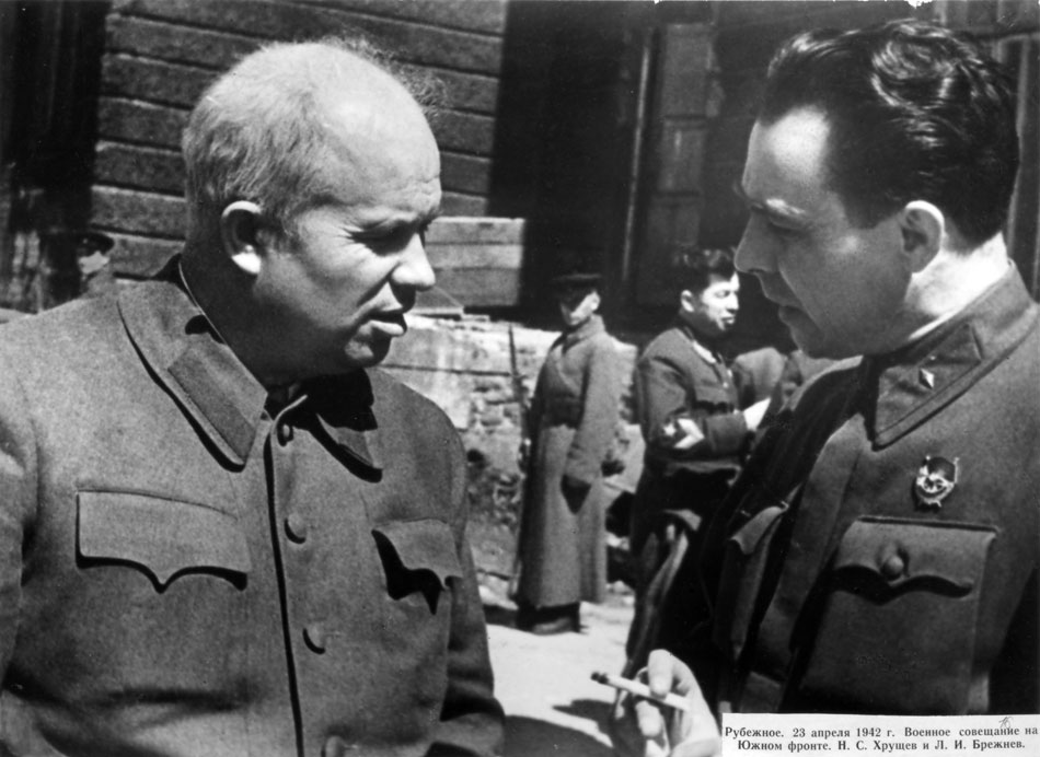 Н.С. Хрущев и Л.И. Брежнев на Южном фронте. 23 апреля 1942.jpg