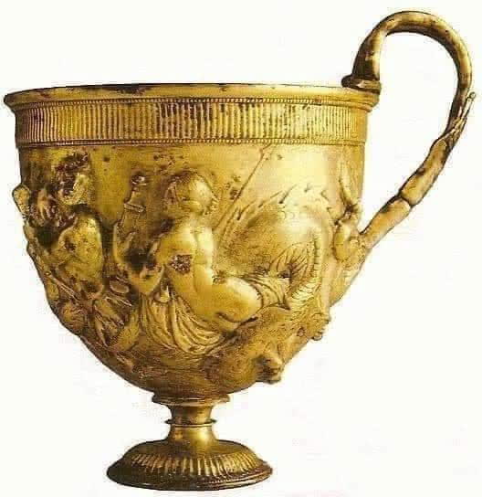 A Roman gold goblet used by the rich in Pompeii. 1st century.jpg