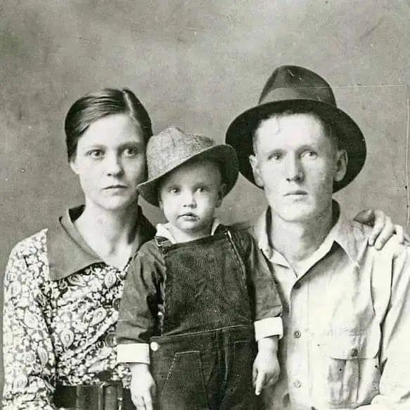 2-year-old Elvis Presley with his parents, 1937.jpg