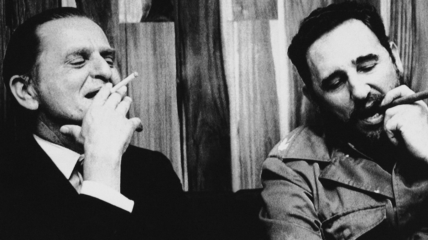 Swedish Prime minister Olof Palme and Fidel Castro. 1975.jpg