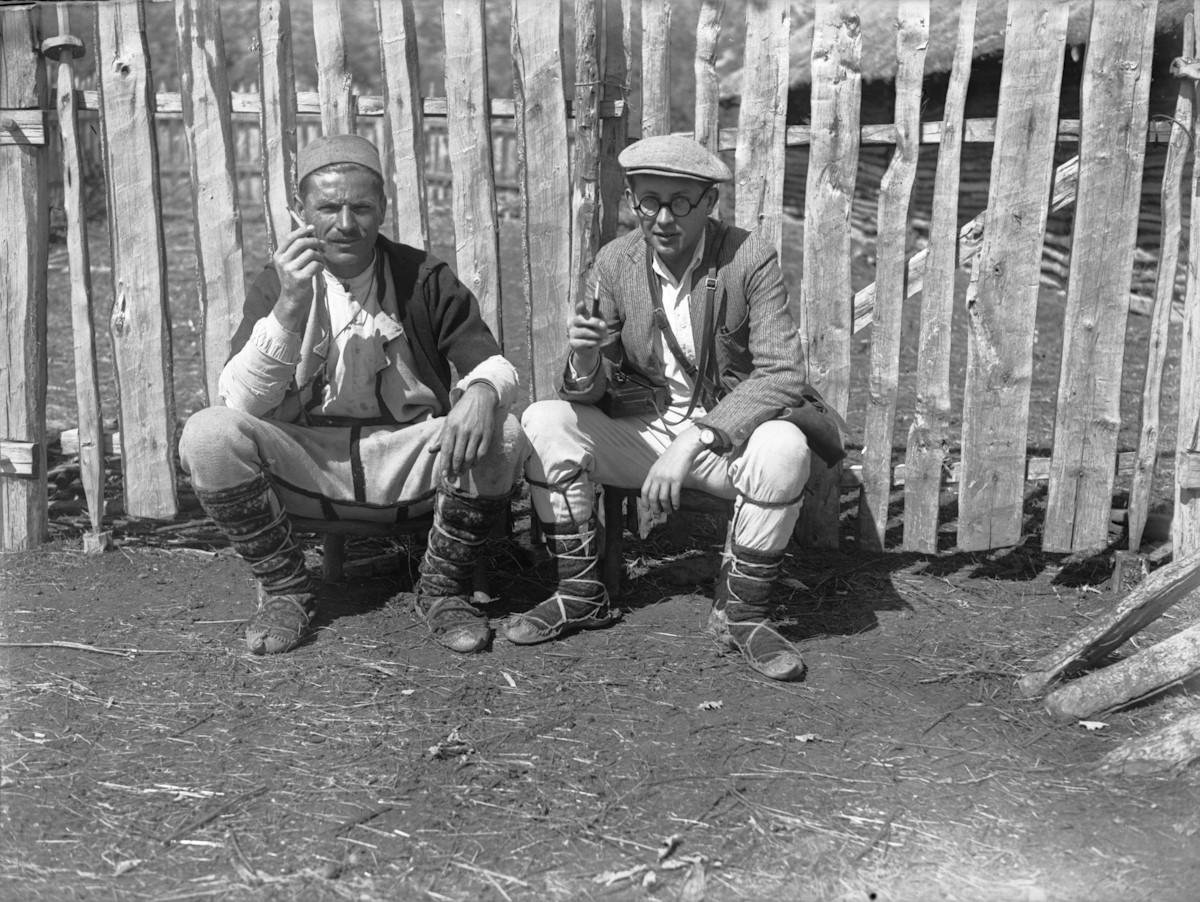 Polish ethnographer Józef Obrębski with a Macedonian villager, 1932.jpg