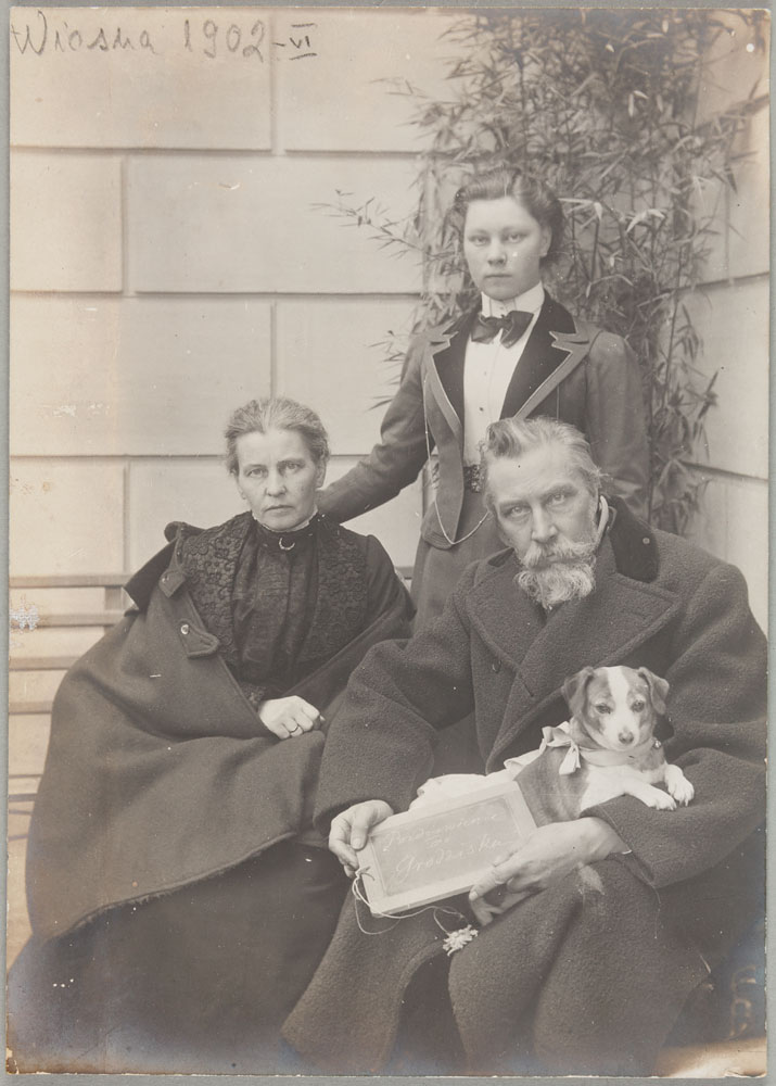 Генрик Гектор Семирадский с женой и дочкой, 1902.jpg
