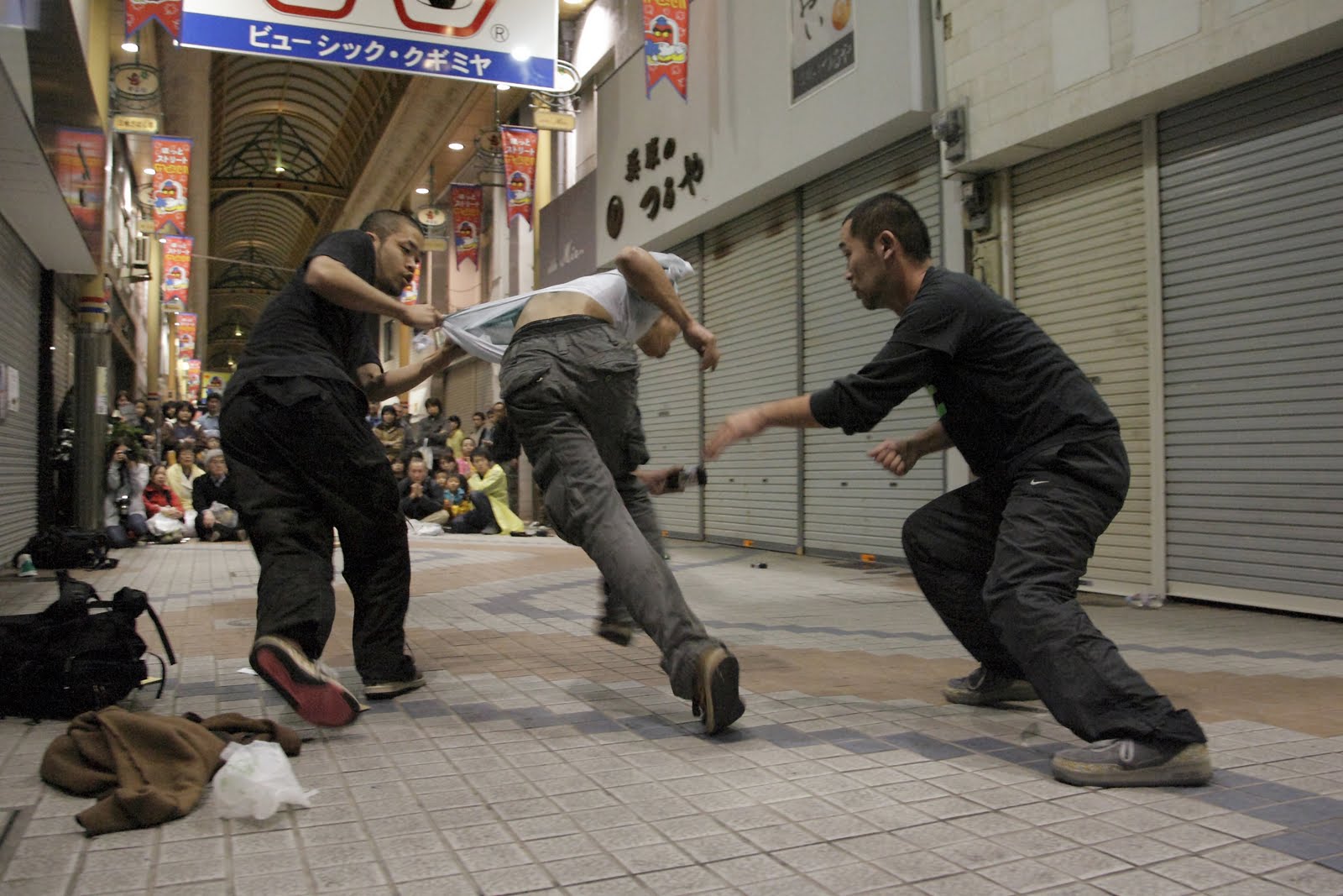 Contact Gonzo_Photographer_Toda Yoichi.jpg