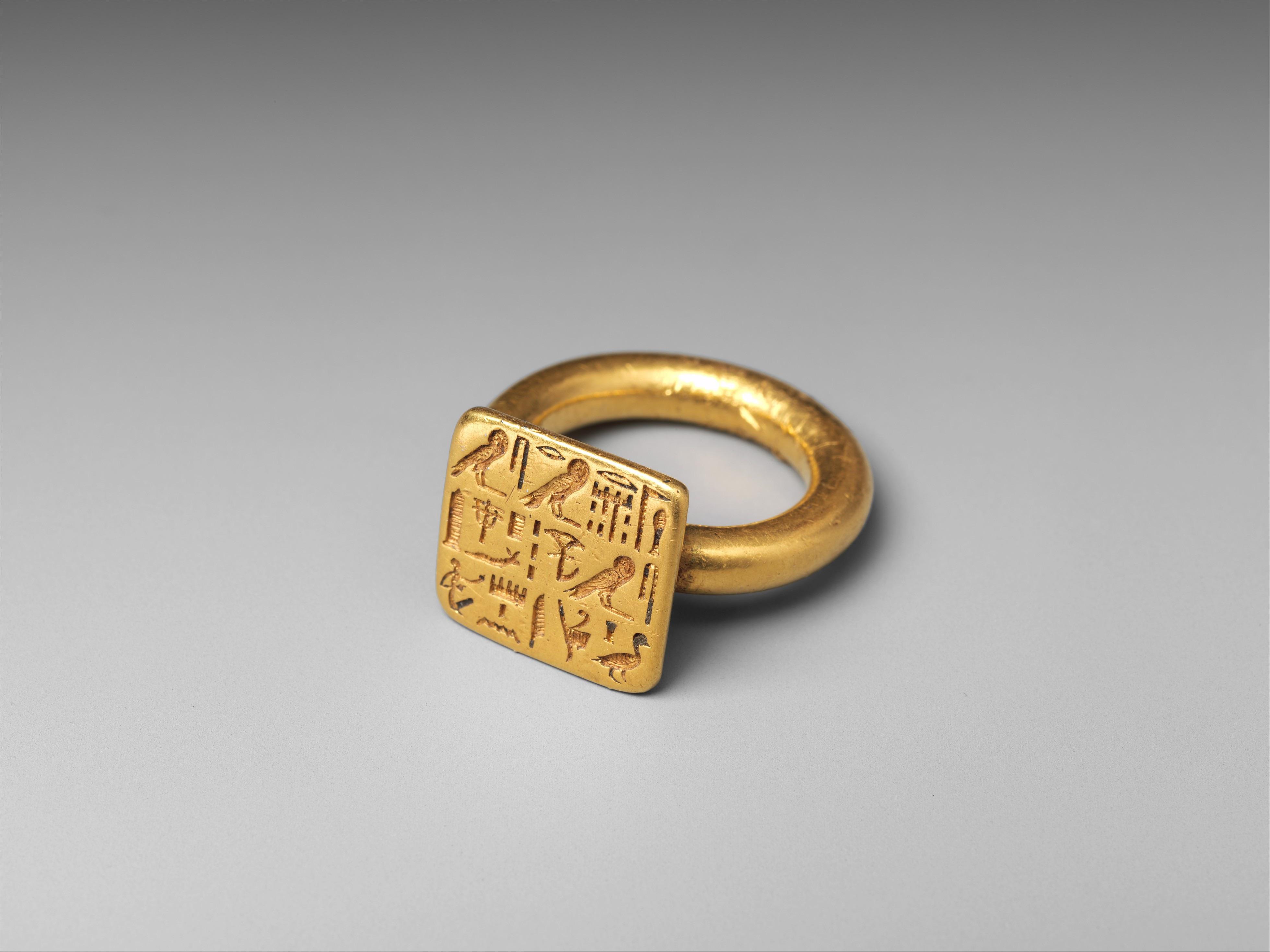 Ring of Priest Sienamun, Egypt. Late Period 664–525 B.C..jpg