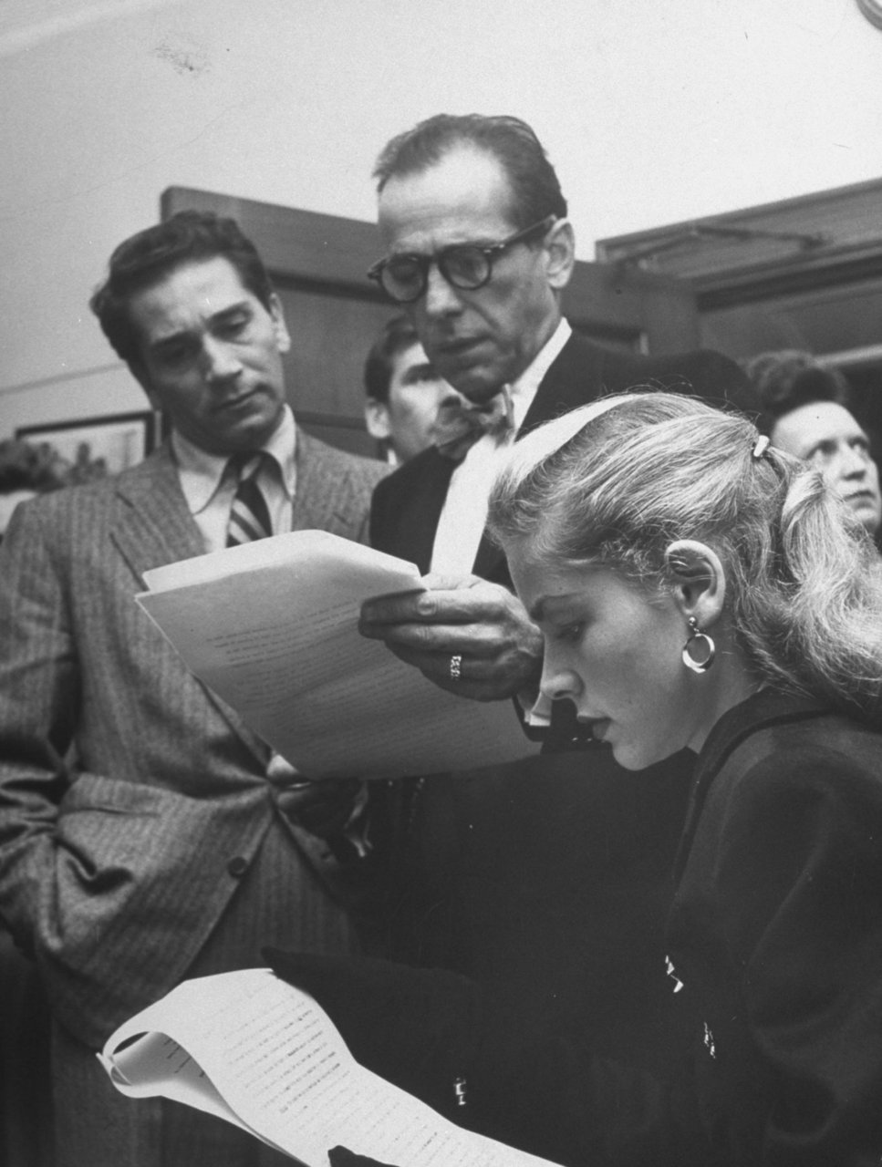Humphrey Bogart, Lauren Bacall and Richard Conte during a hearing charging H.U.A.C. with violating civil rights, October 1947.jpg