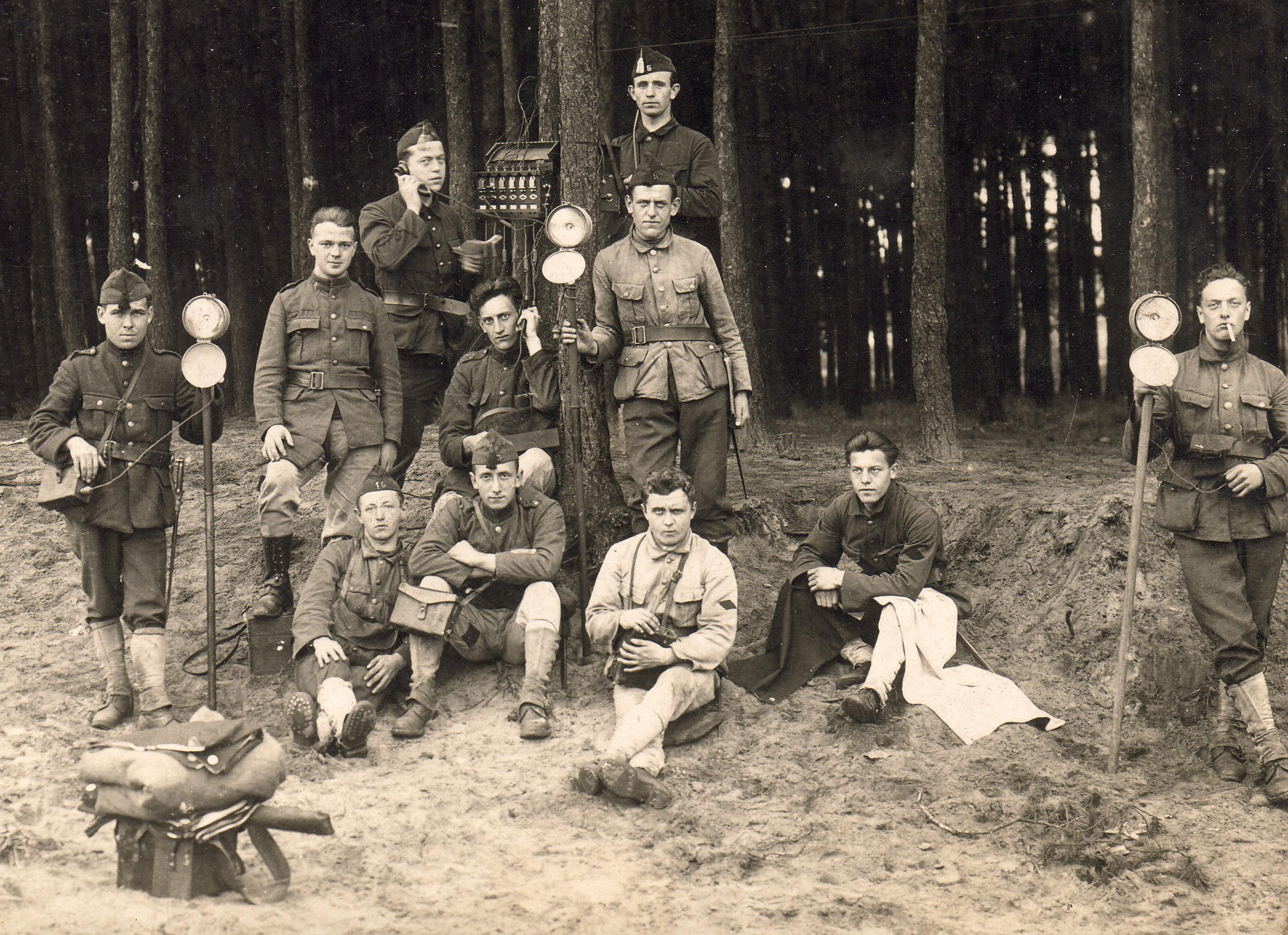 Belgian Army signals platoon chilling in 1926.jpg