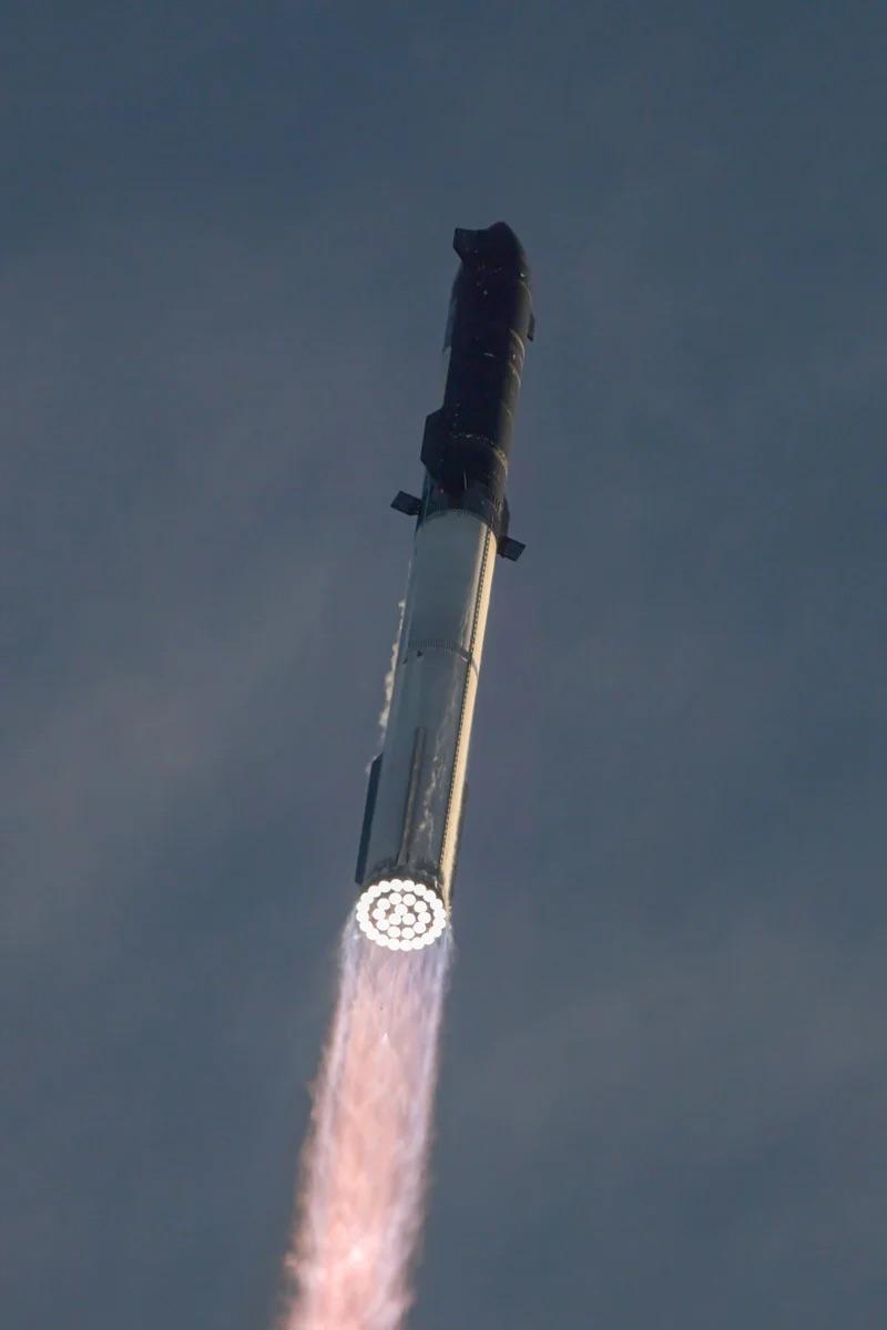 Starship IFT-2 booster engine cluster.[Image Credit NASASpaceflight].jpg