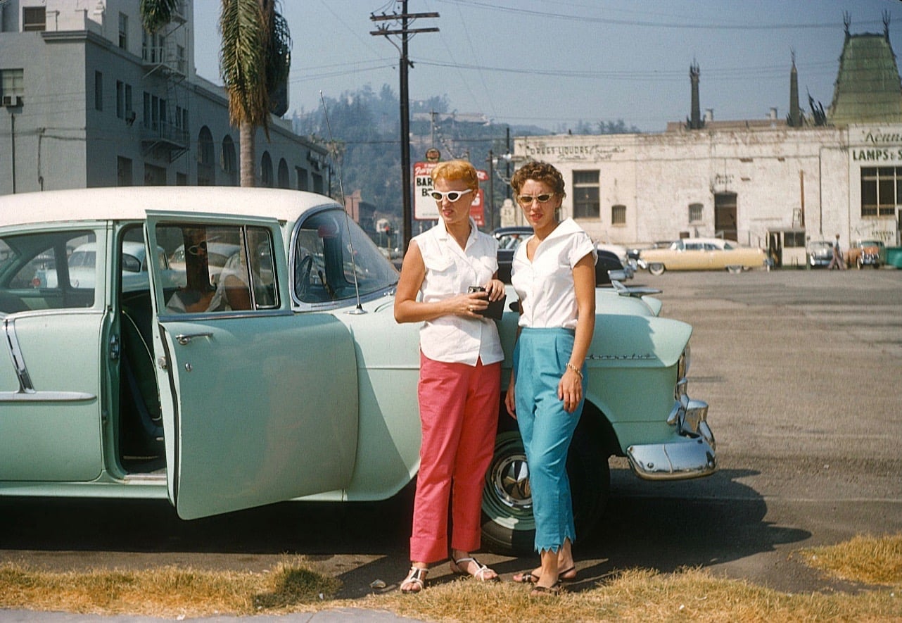 Behind Graumans Chinese Theater 1956 , Hollywood.jpg