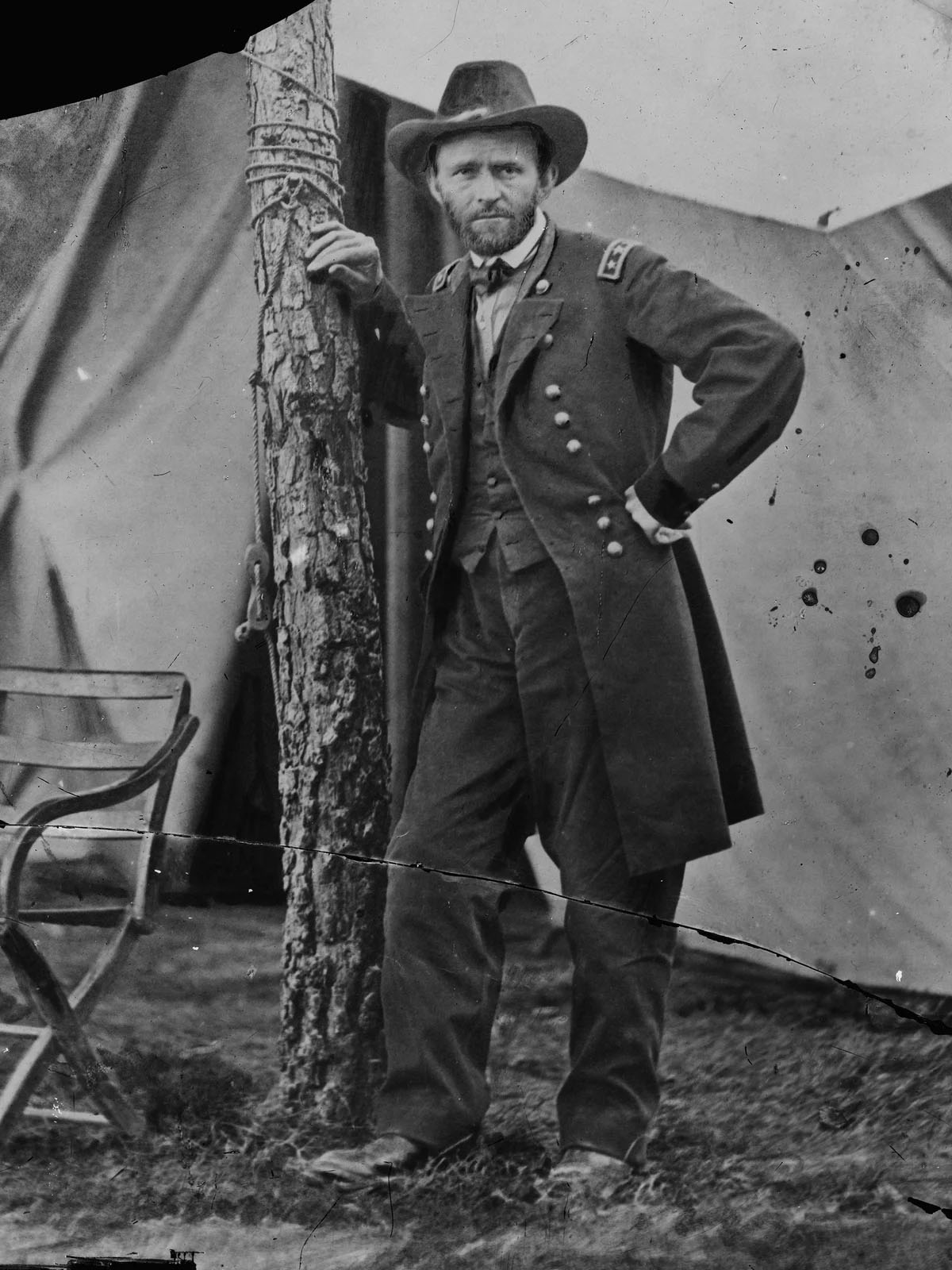 1. The head comes from a June 1864 portrait of Union leader Grant standing next to a tree in Cold Harbor, Va.jpg