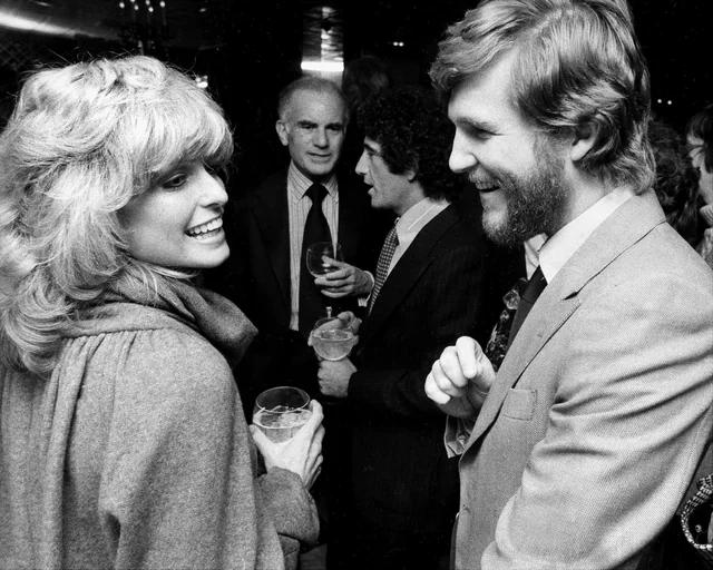 Farrah Fawcett and and Jeff Bridges at party in 1977.jpg