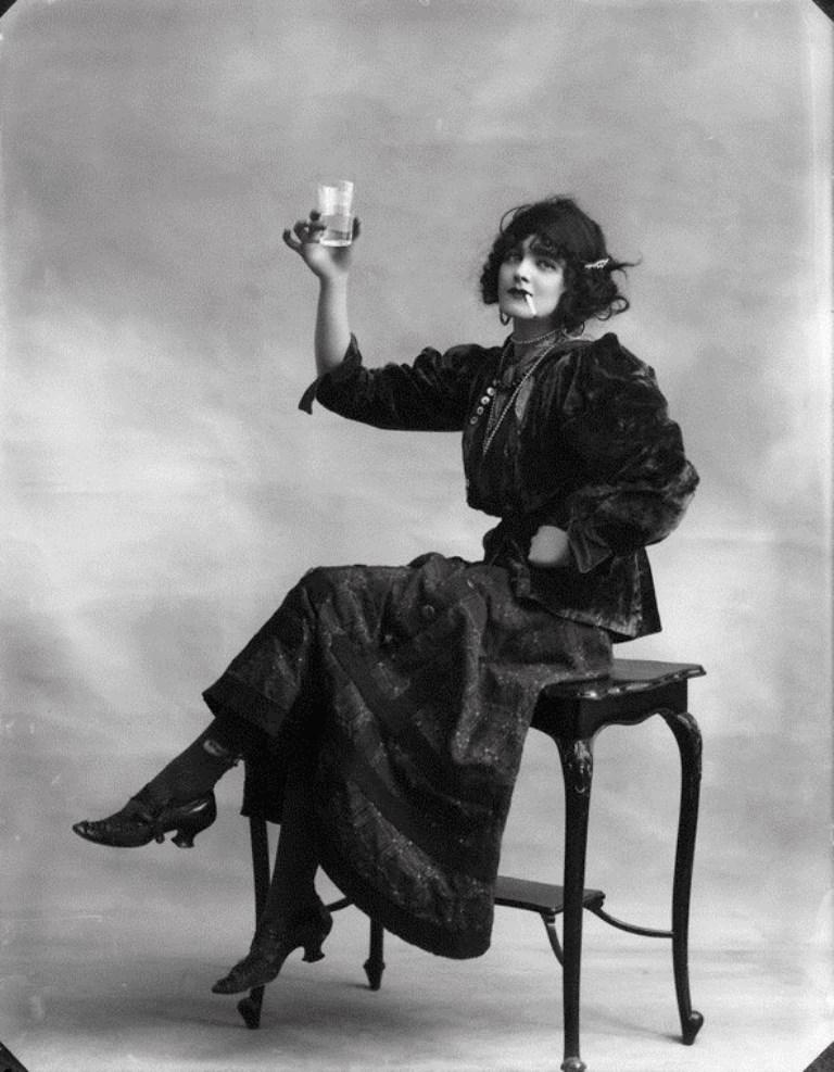 Betty Lindley, 1914.jpg