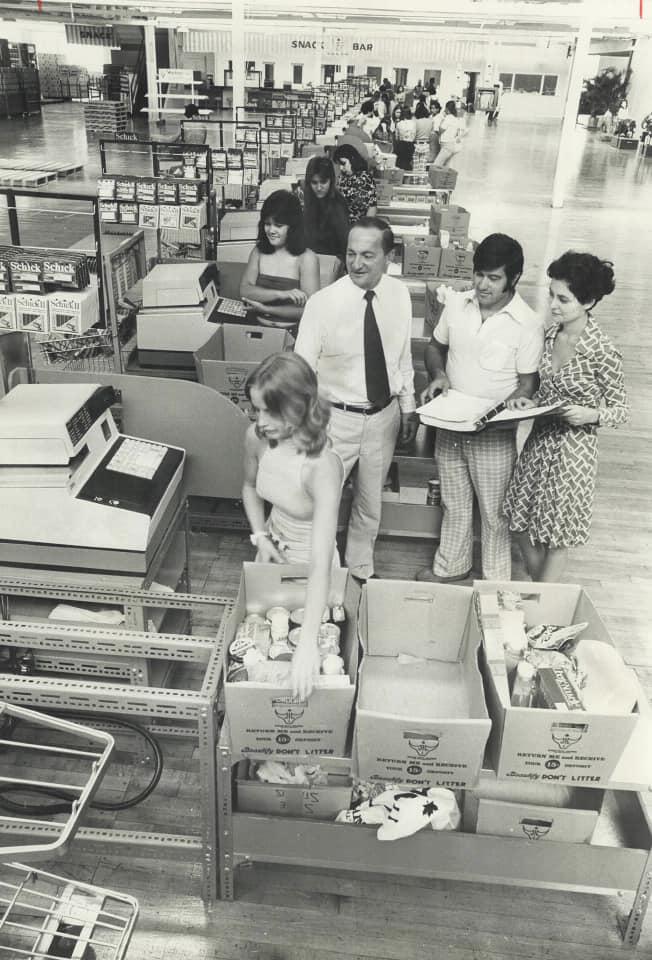 Knob Hill Farms grocery store at Lansdowne and Dundas, Toronto, Ontario, Canada (1975).jpeg