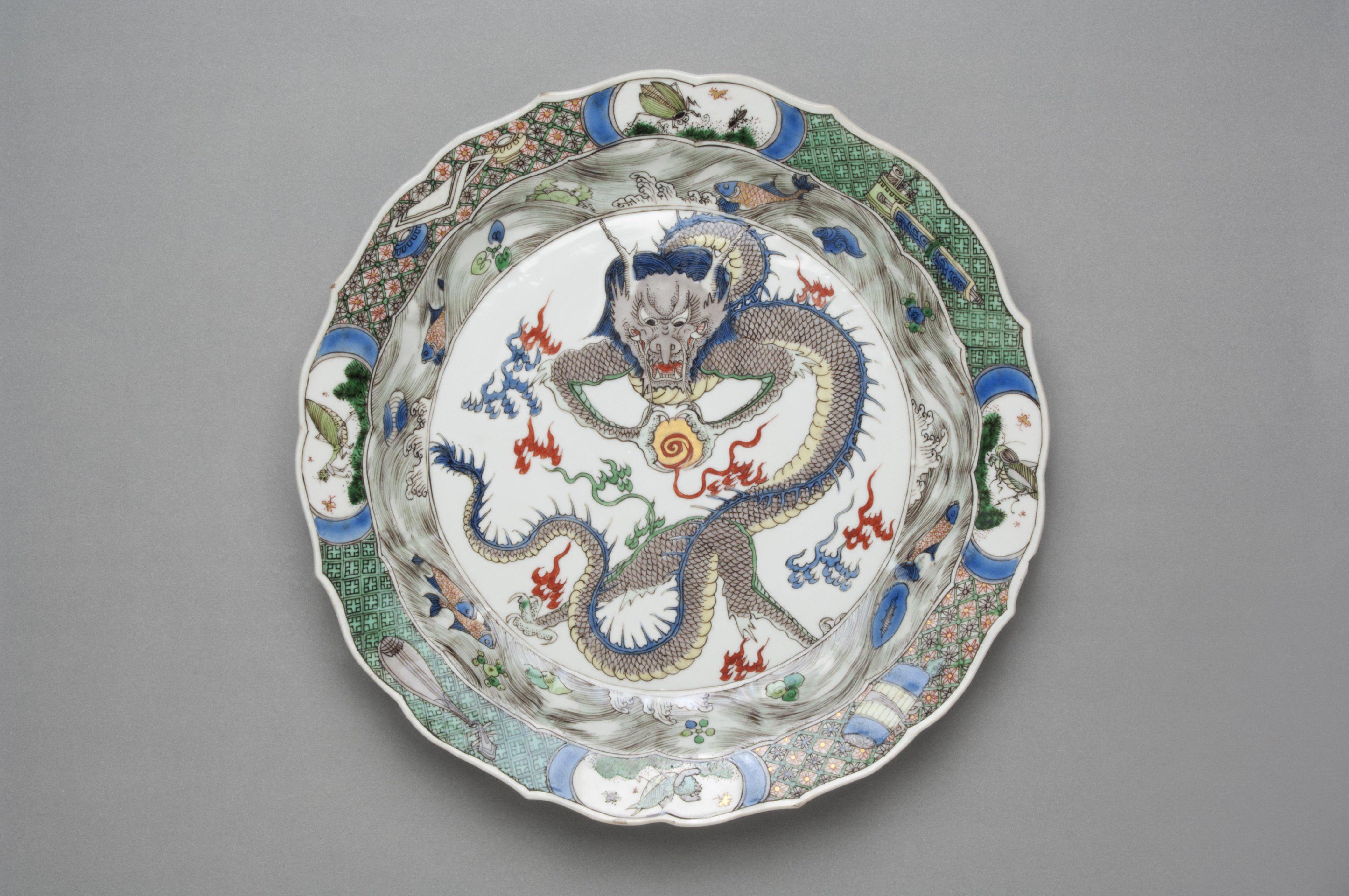 Dish with dragon grasping flaming pearl. Porcelain with overglaze enamel decoration. Qing dynasty Chinese, Kangxi period (1662-1722). Philadelphia Museum of Art collection.jpeg