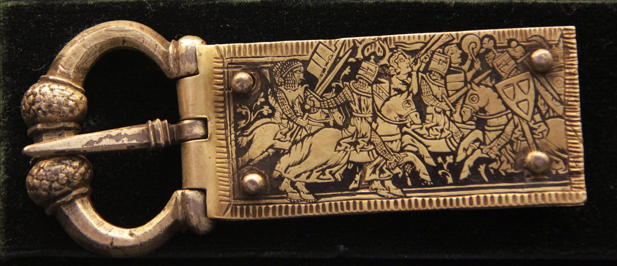 13 Century Belt Buckle, Hungarian National Museum.png