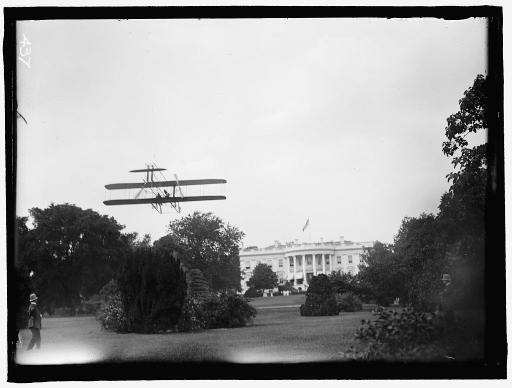 1910 Landing a plane on the grounds of the White House Cool.jpeg