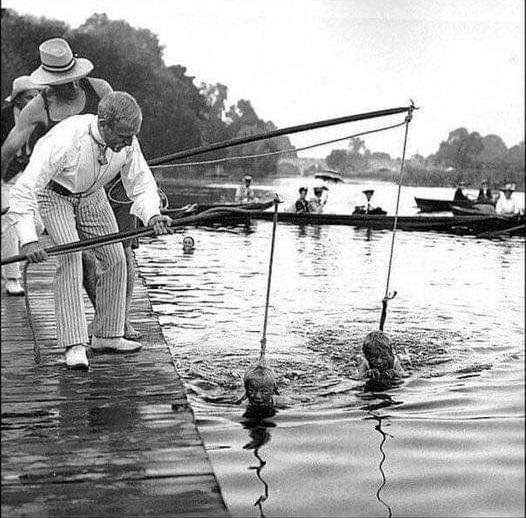 Learning how to swim in the 1920s.jpeg